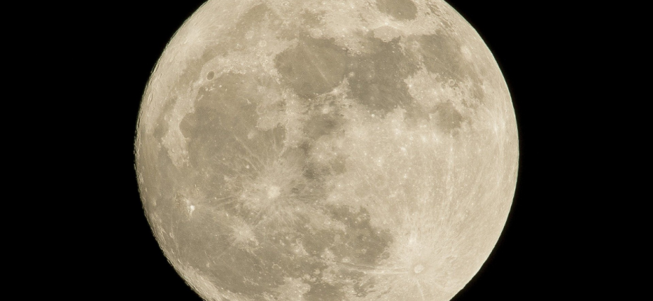 ไมโครฟูลมูน ดวงจันทร์เต็มดวงไกลโลกที่สุดในรอบปี 2565 วันนี้